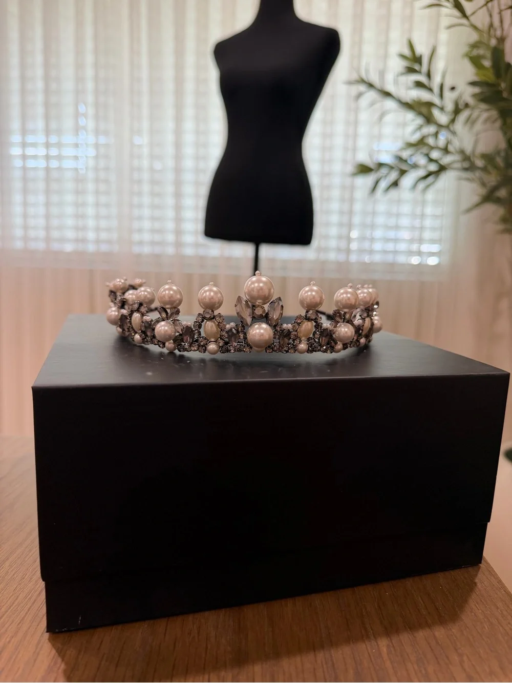 Vera Wang Pearl and Crystal Tiara Headband in Ivory and Silver